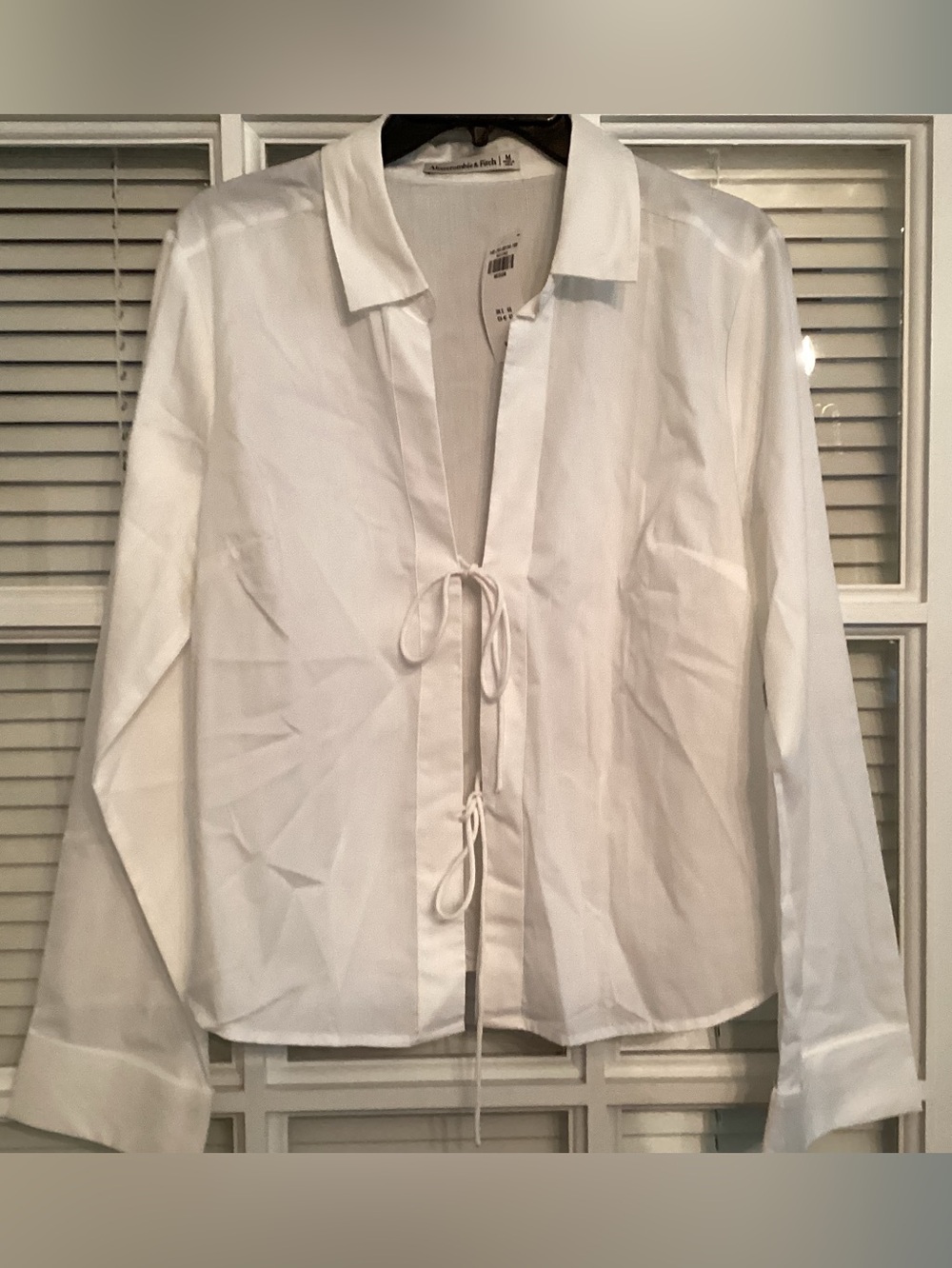 Abercrombie & Fitch White Tie-Front women’s Dress Shirt